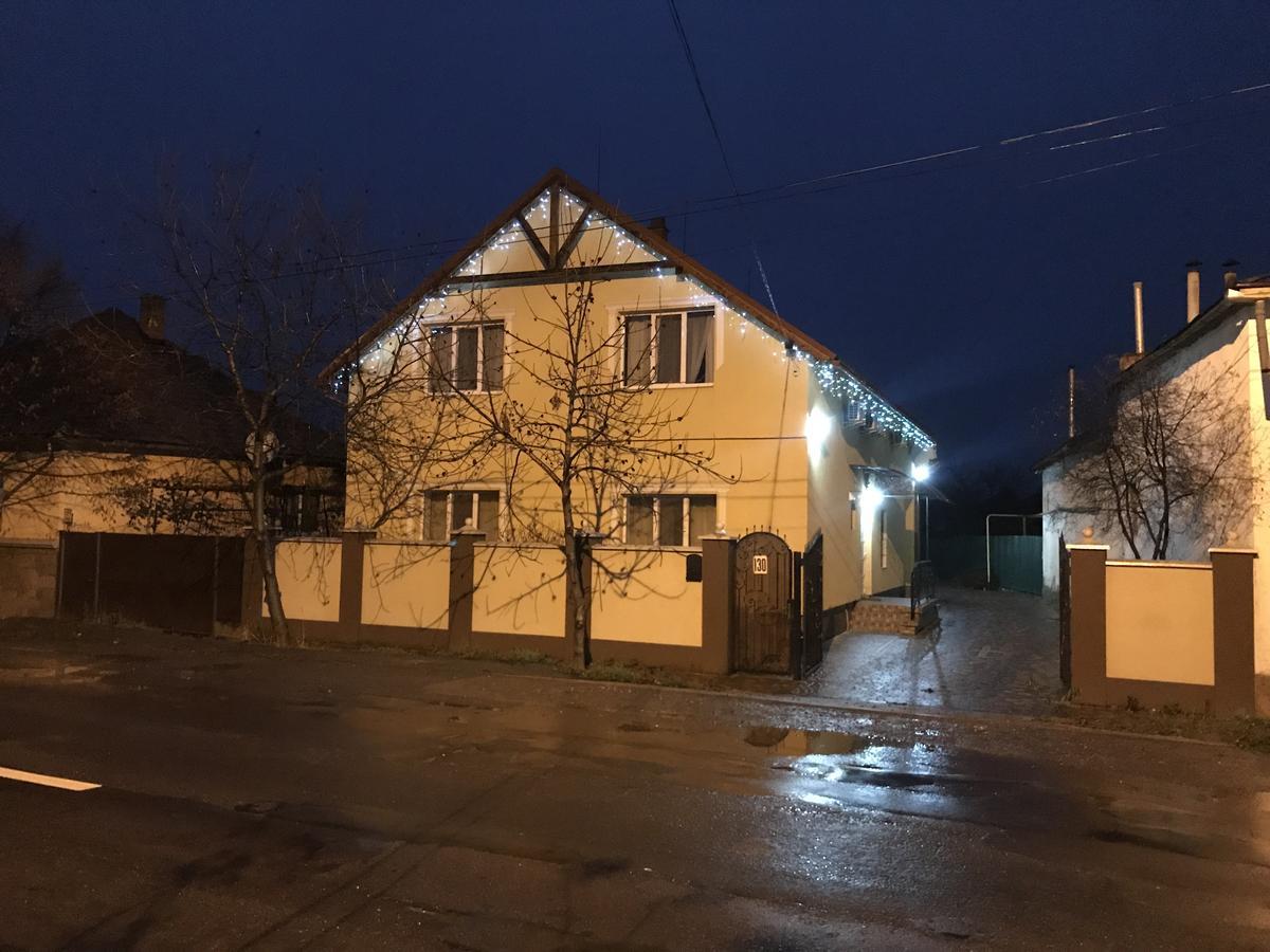 Міні Готель Вілла Вікторія Berehove  Eksteriør billede